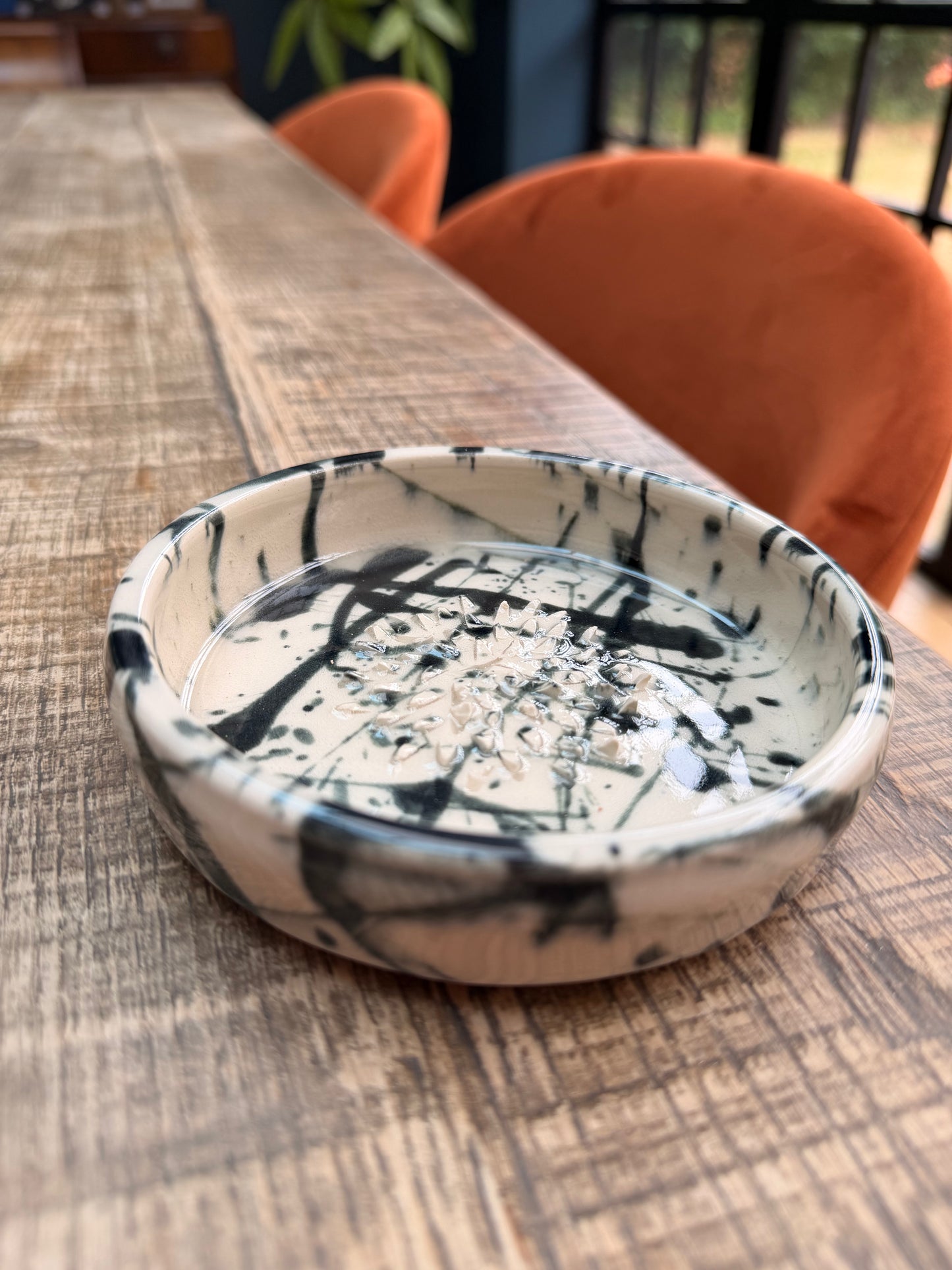 (05) Grater bowl in monochrome